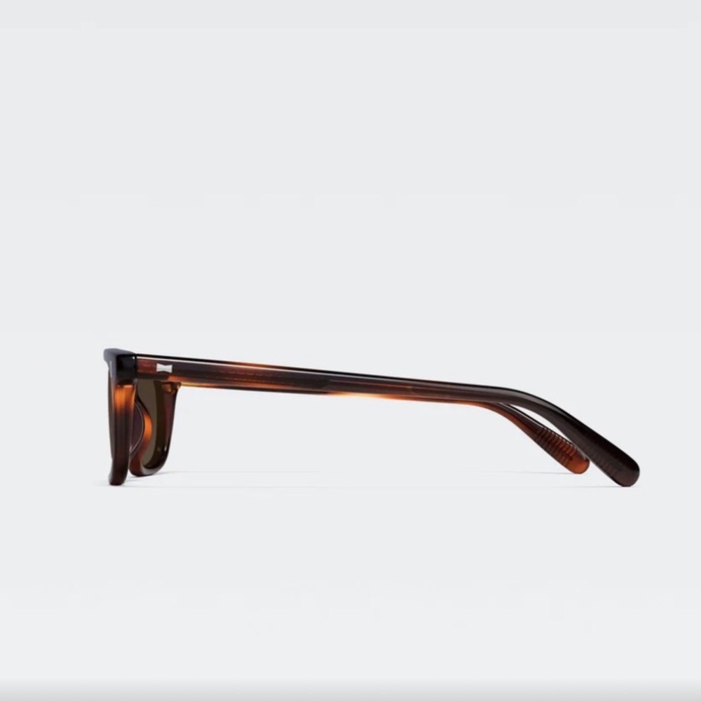 Chic Tortoise Shell Sunglasses - Picture 2 of 7